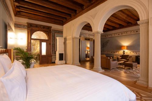 Giường trong phòng chung tại The House 14