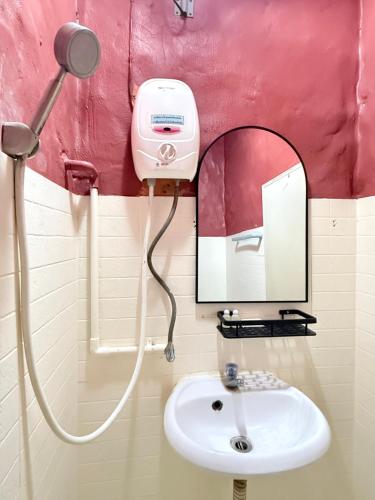 Koupelna v ubytování Baan Wanutcha - บ้านวนัชชา