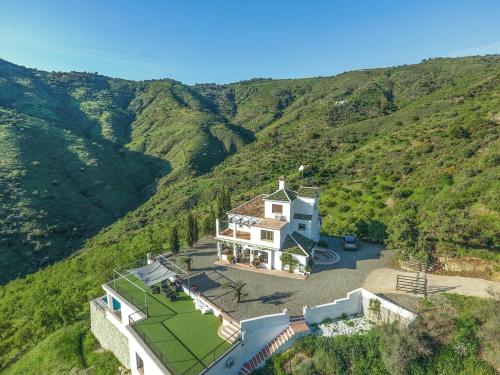 Villa Trompetilla & Casa Cactus Luxury Wellness Villa with Pool, Yoga Studio & Hammam for 20p in Montes de Málaga 40 min to Malaga city