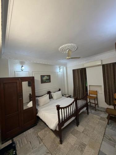 En eller flere senge i et værelse på Hotel Royal Plazo