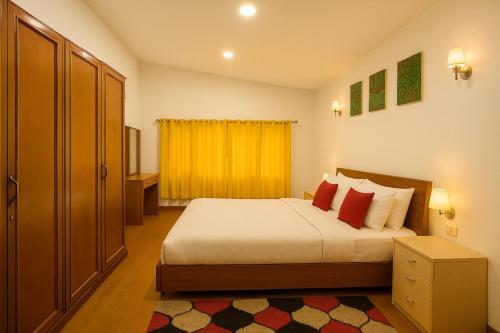 Een bed of bedden in een kamer bij Secret Escape Heritage Bungalow