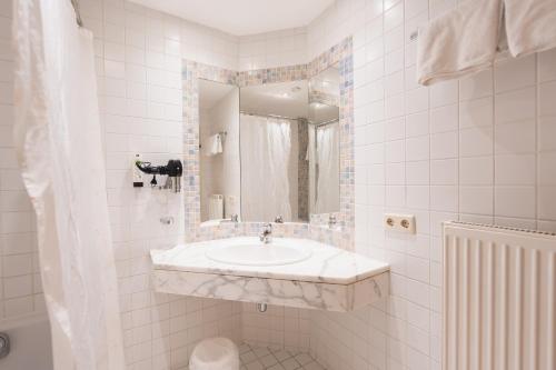 Koupelna v ubytování Hotel Gruberhof Innsbruck Igls B&B