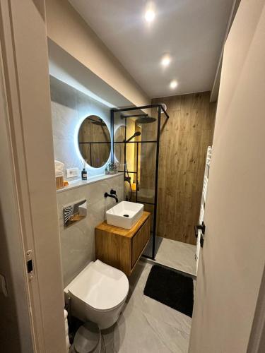 Et badeværelse på Central Apartment