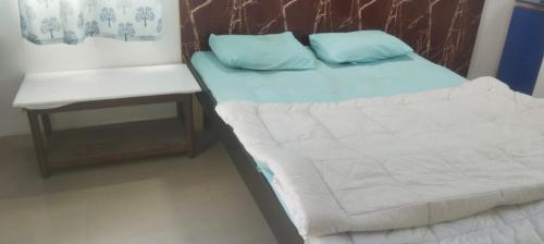 a bed and a bench in a room at ViRa Farm in Sūlagiri