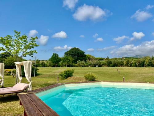 Bazén v ubytování La Torretta nebo v jeho okolí