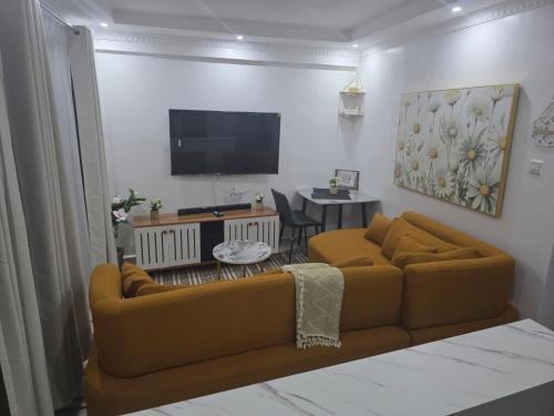 TV/Unterhaltungsangebot in der Unterkunft Jay Homes - Naivegas Apartments