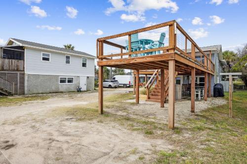 a house is being constructed in a yard at Spacious Beachfront Duplex - Top Floor - Dog Friendly - 124 S Fletcher in Fernandina Beach