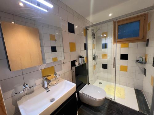 Un baño de Studio Chez Régio à La Tour, Evolène