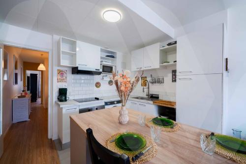 Appartement Central Roses Eugeni Ors by Welhomy