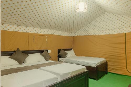 Кровать или кровати в номере Whispering Water Camp