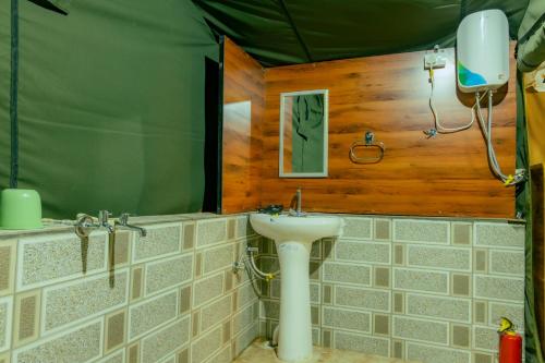 Ванная комната в Whispering Water Camp