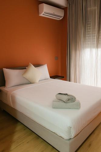 a bedroom with a bed with white sheets and a window at Cozy 2-bedroom studio in Casablanca
