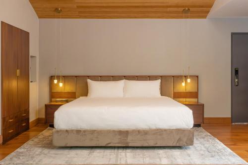 Tifakara by the Waterfall — Bedroom