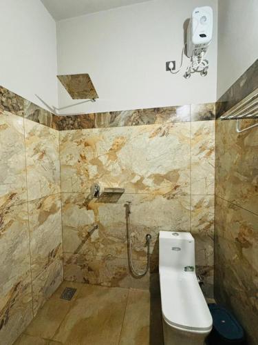 a bathroom with a toilet and a shower at Hira Homestay Wayanad, Family-Friendly Stay Near Banasura Dam in Pinangode