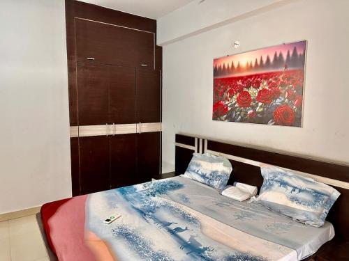 En eller flere senge i et værelse på Atiti 2BHK Fresh & Spacious - 401