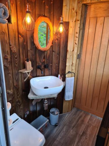 Koupelna v ubytování Balance Treehouse