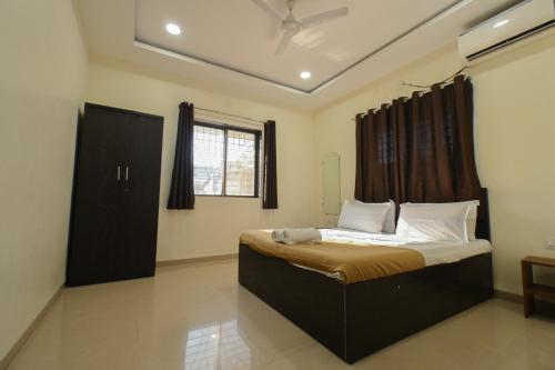 Postel nebo postele na pokoji v ubytování The Majestic Villa by 23 VillaStay - Private Pool & Garden