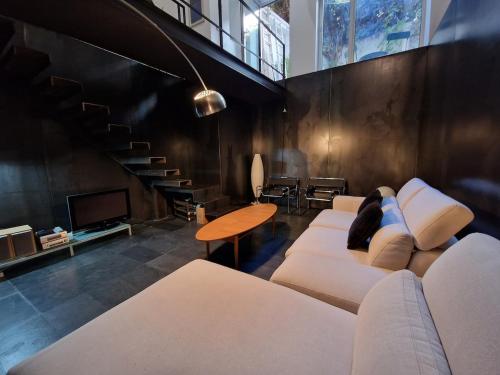Exclusive designer apartment with private patio Matahacas bajo