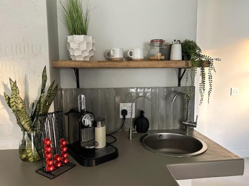 Køkken eller tekøkken på Kalm - Riverside living