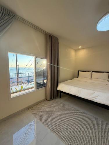 Ένα ή περισσότερα κρεβάτια σε δωμάτιο στο Wadi Shab View