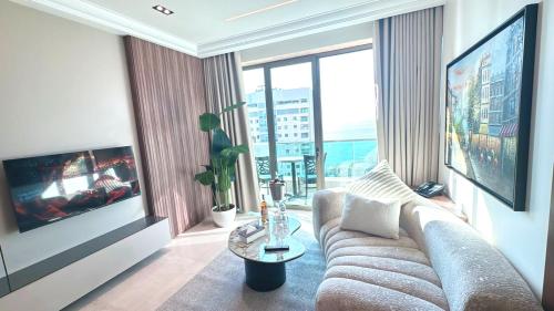 TV a/nebo společenská místnost v ubytování King Suites Hotel