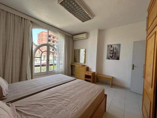 Ένα ή περισσότερα κρεβάτια σε δωμάτιο στο Pause by The Sea Hurghada, Stay, Relax, Repeat