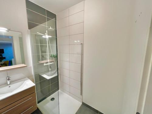 Et badeværelse på The Purple Suite - Duplex - Mulhouse Center