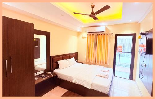 Giường trong phòng chung tại The Homestay Forever In Agra