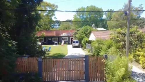 vista su una casa con recinzione di La Felicidad a Ostende
