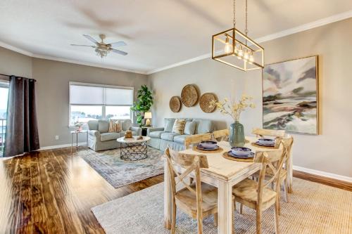 Posezení v ubytování Ocean Park 308 condo