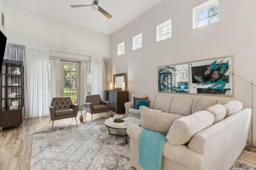 Posezení v ubytování Summerwoods 204 condo