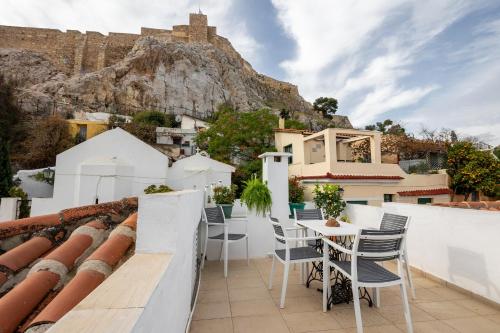 In the shadow of Acropolis