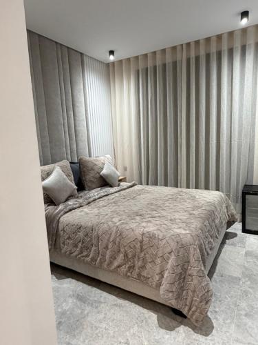 Postel nebo postele na pokoji v ubytování Metropol Park Studio Abdelmoumen