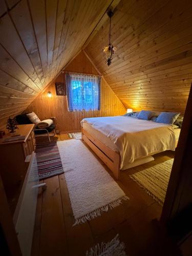 En eller flere senge i et værelse på Romanticka Drevenica