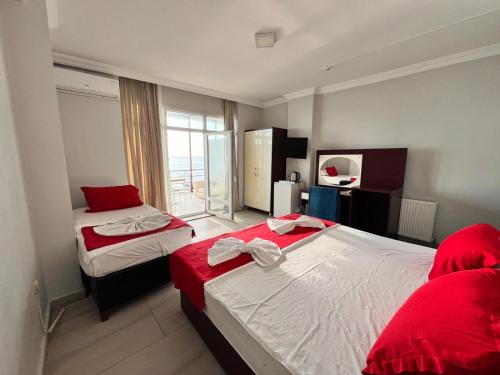 Ένα ή περισσότερα κρεβάτια σε δωμάτιο στο Deniz Hotel Kumburgaz