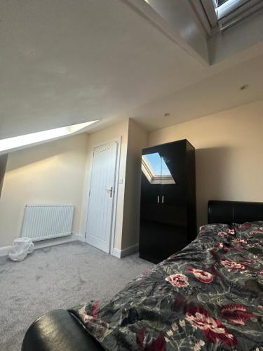 a bedroom with a bed and a window at Double room -Quite -Close to Elizabeth line in London