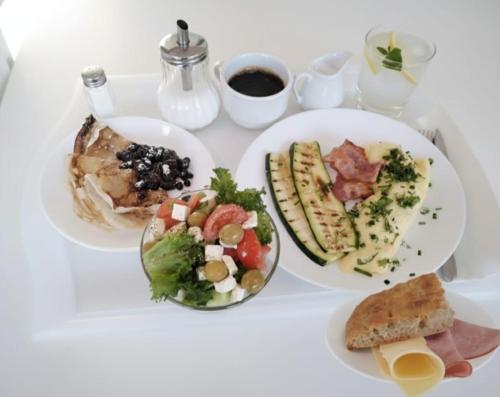 Jídlo v hotelu nebo okolí