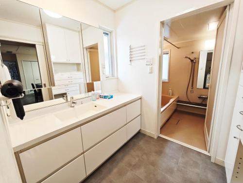 Et badeværelse på Osaka Lodge Midori - Designer House by Mitsui Home