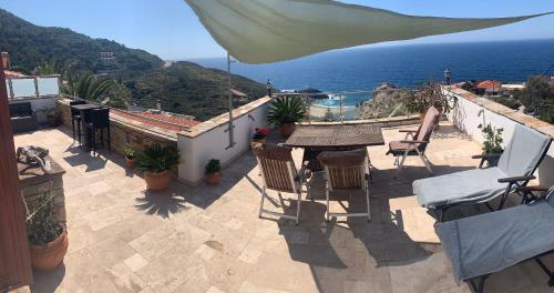 ASTRA-Ferienhaus mit großer Dachterrasse und Top-Ausstattung in NAS