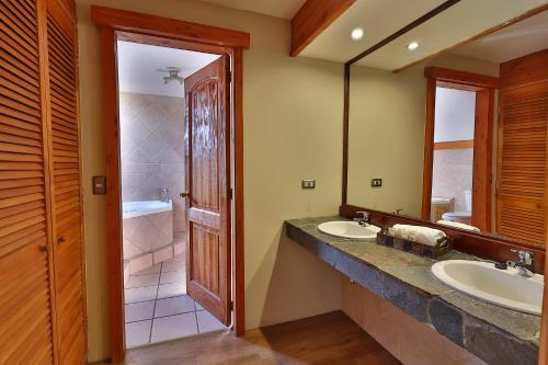 Un baño de Petrohue Lodge