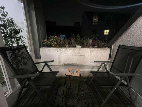 Simple Private Rooms in 3BR Shared Apartment, Well Connected Location