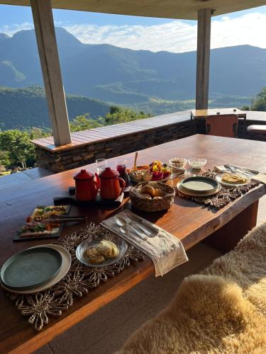 プライア・グランデにあるVisttaSCのテーブル上の皿