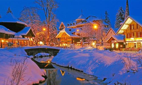 With Mountain View & Balcony Kitchen Parking v zimě