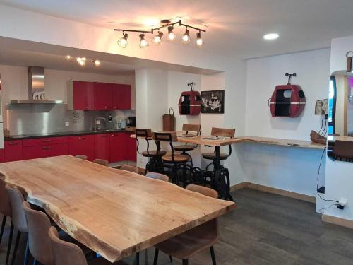 Grand appartement rénové centre station avec balcon - 14p, animaux admis
