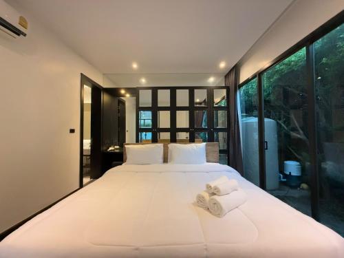 Postel nebo postele na pokoji v ubytování 2 Bedroom Pool villa Chalong