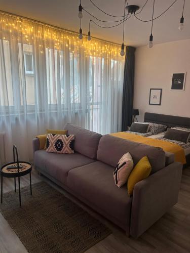 a living room with a couch and a bed at Apartament Szczęśliwa 13 - Plac Ratuszowy in Jelenia Góra