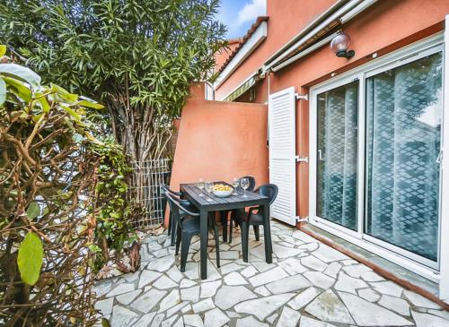 Maison moderne et lumineuse avec terrasse