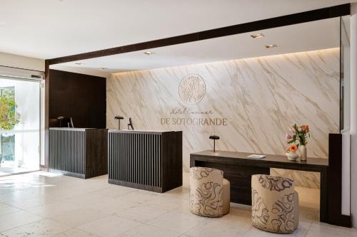 Vstupní hala nebo recepce v ubytování Hotel Encinar de Sotogrande