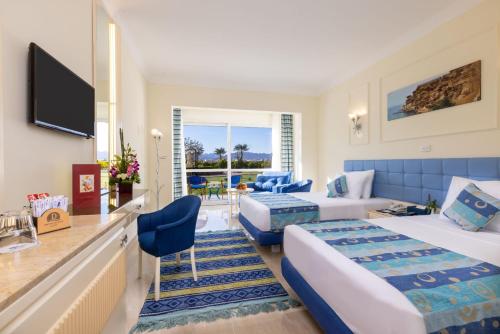 دريمز فاكيشن ريزورت شرم الشيخ في شرم الشيخ: غرفة فندقية بسريرين وتلفزيون