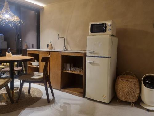 Кухня или мини-кухня в 루미에르 디럭스 오션뷰 그랜드룸 01-광안리 해수욕장
